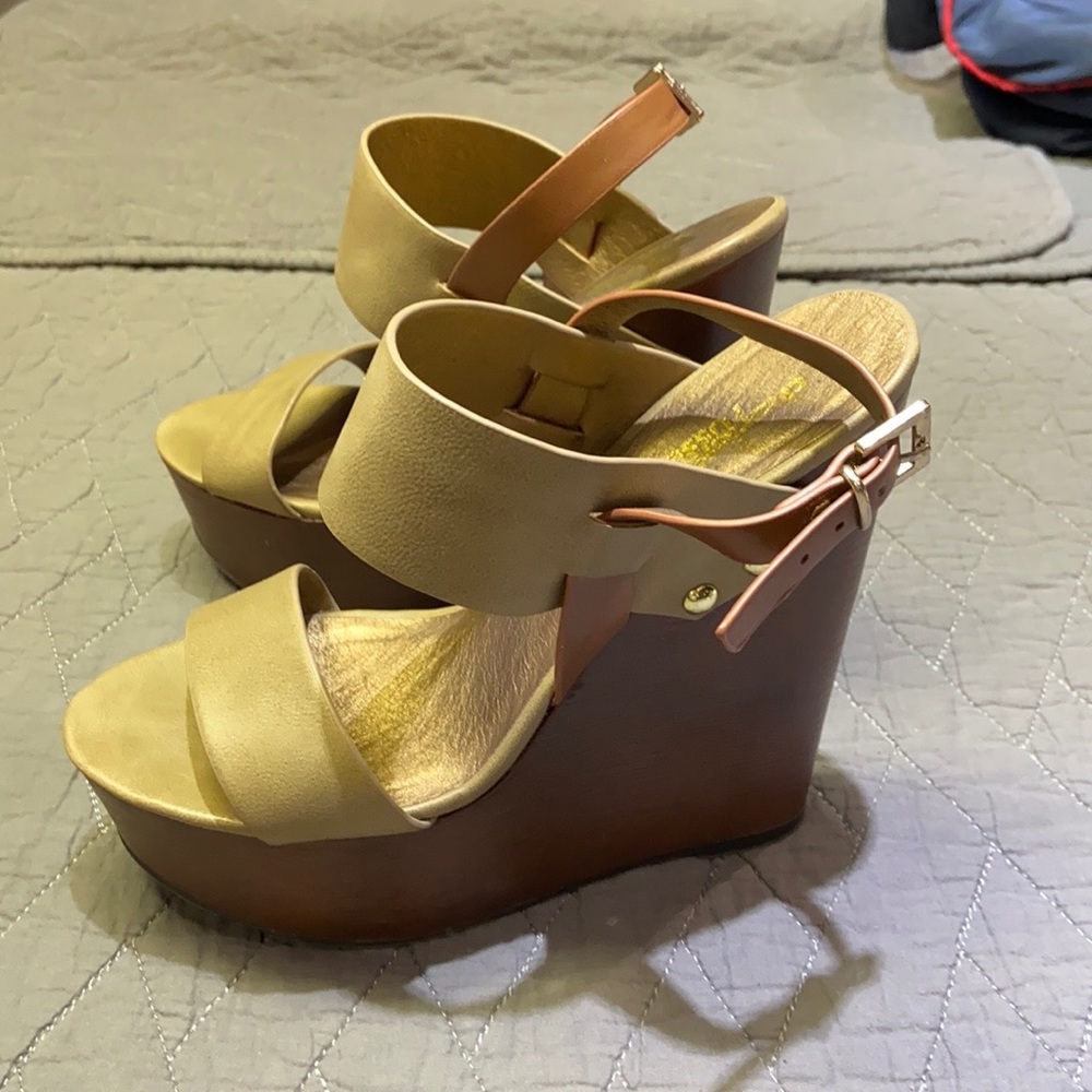 Charlotte Russe Brand.  EUC!